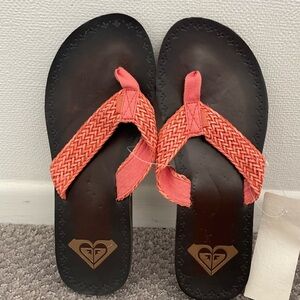 ROXY Flip Flop Sandals women’s size 7 on tags, but run small.